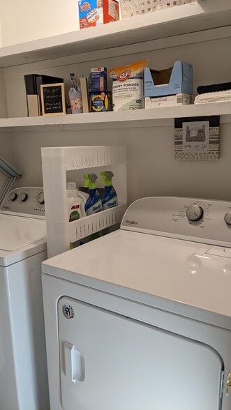 Washer and dryer - 4700 Cornwall Pl