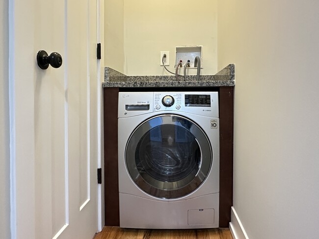 Building Photo - 555 W Arlington