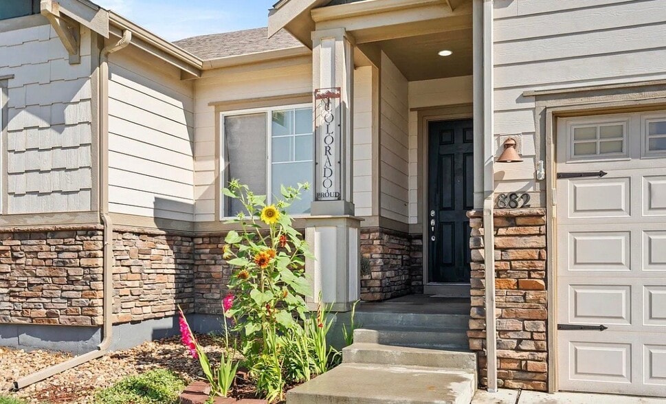 Building Photo - 882 Jenny Ln