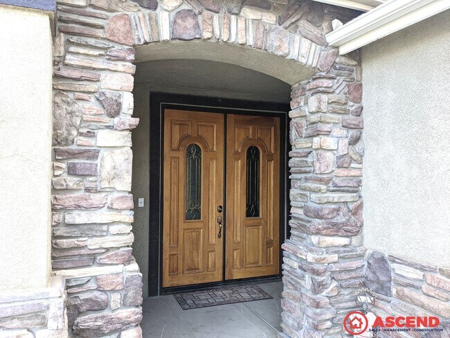 Building Photo - Incredible 5BD/3BA Home in Bakersfield's Desirable 93312 — Pool Service, Landscaping, Pest Contro...