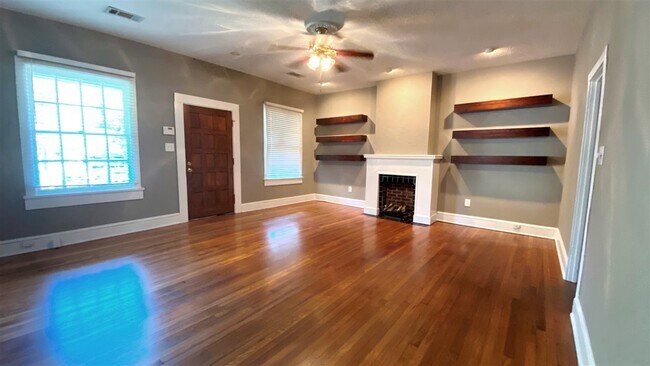 Primary Photo - 1039 Monroe St