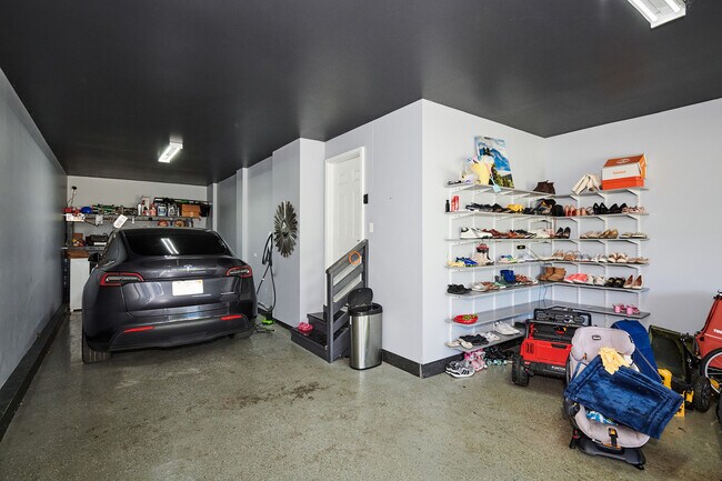Building Photo - 26300 W Chatham Dr
