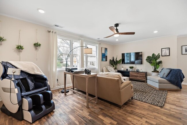 Building Photo - 1301 E 67th St