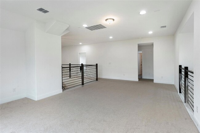 Building Photo - 300 Hollister Dr
