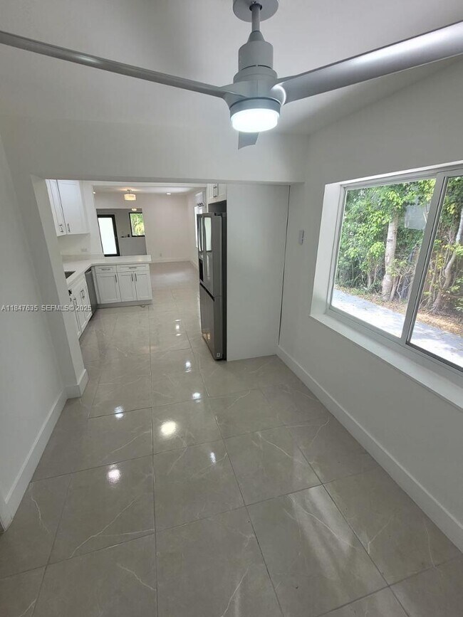 Building Photo - 2823 Polk St