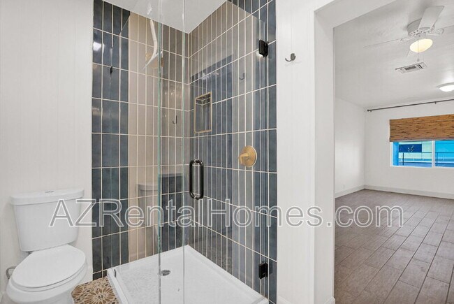 Building Photo - 5513 E Earll Dr