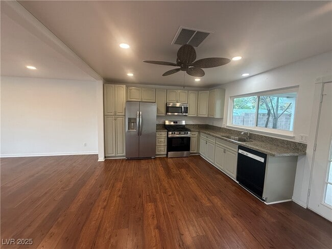 Building Photo - 1502 Christina Dr