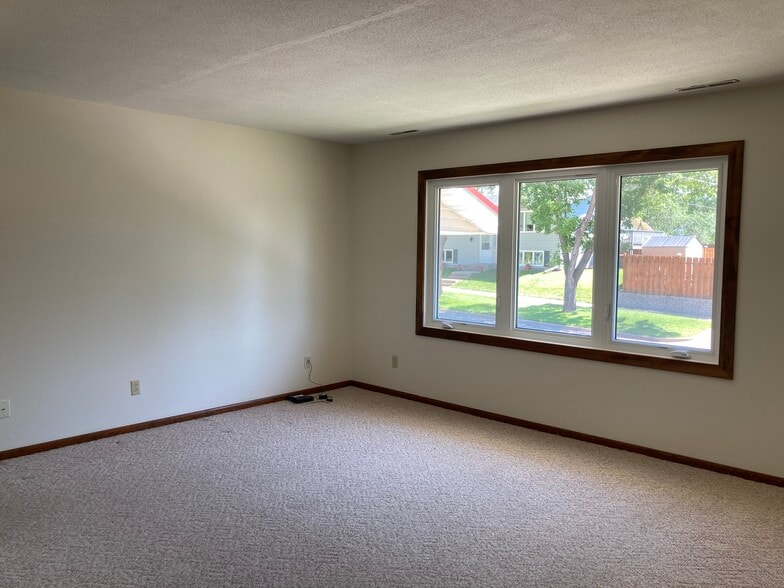 Living Room - 425 6th Ave NW