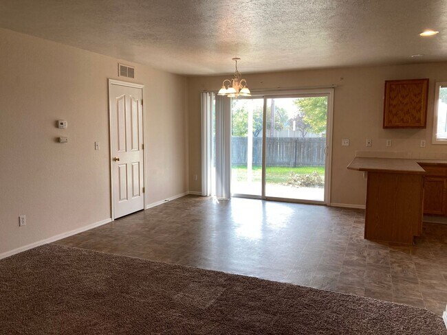 Building Photo - 3137 W Pudu St