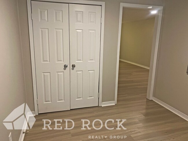 Building Photo - Canterbury Townhouses- Columbus, MS