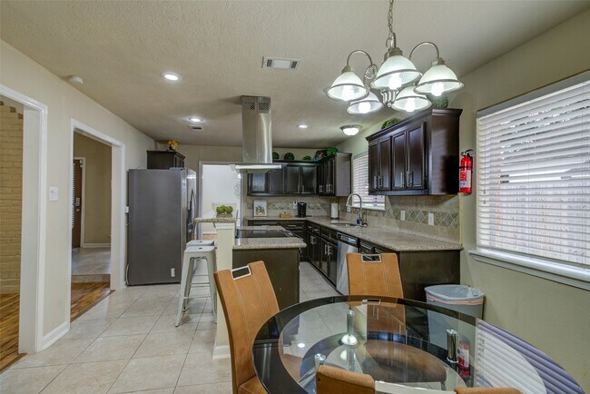 Building Photo - 6614 Winkleman Rd