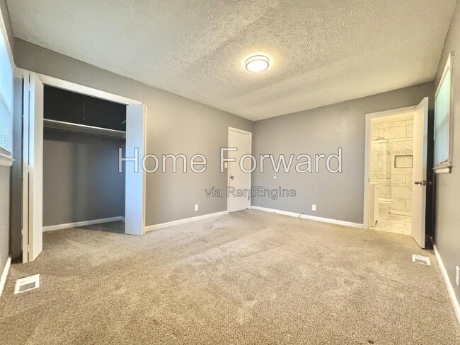 Building Photo - 1720 Traveller Rd