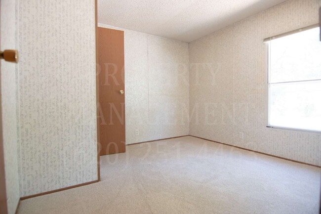 Building Photo - 2-Bed 2-Bath