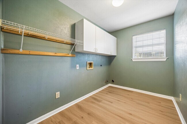 Building Photo - 9806 Gold Cup Way