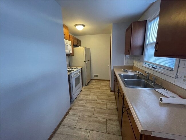 Building Photo - 214 E Spruce St