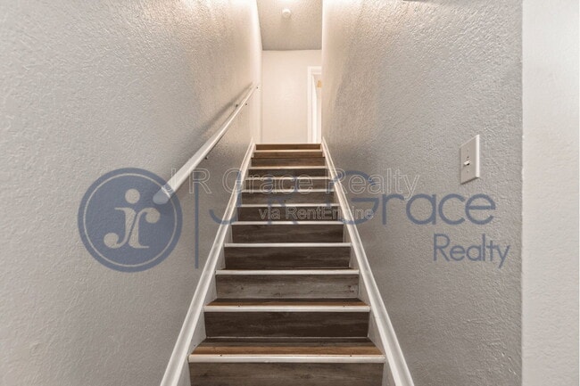 Building Photo - 1304 Chapel Creek Rd