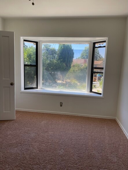 Carpet Bedroom - 13215 Ottoman St
