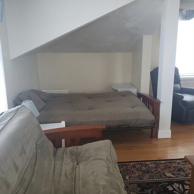 Building Photo - 398 B St