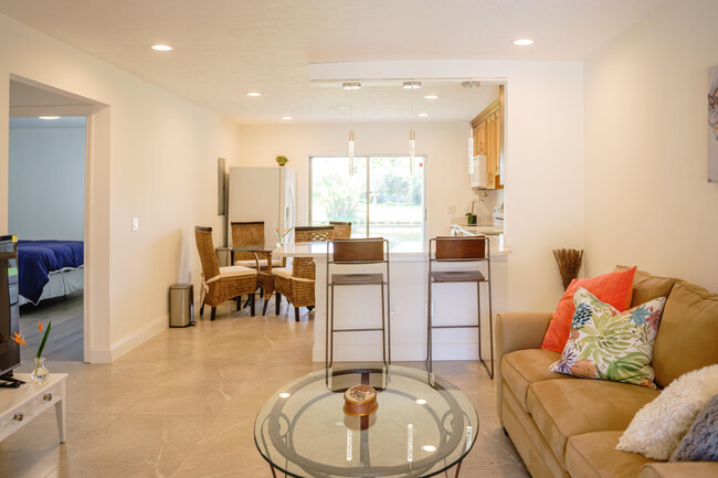 Building Photo - 1425 Riverside Cir