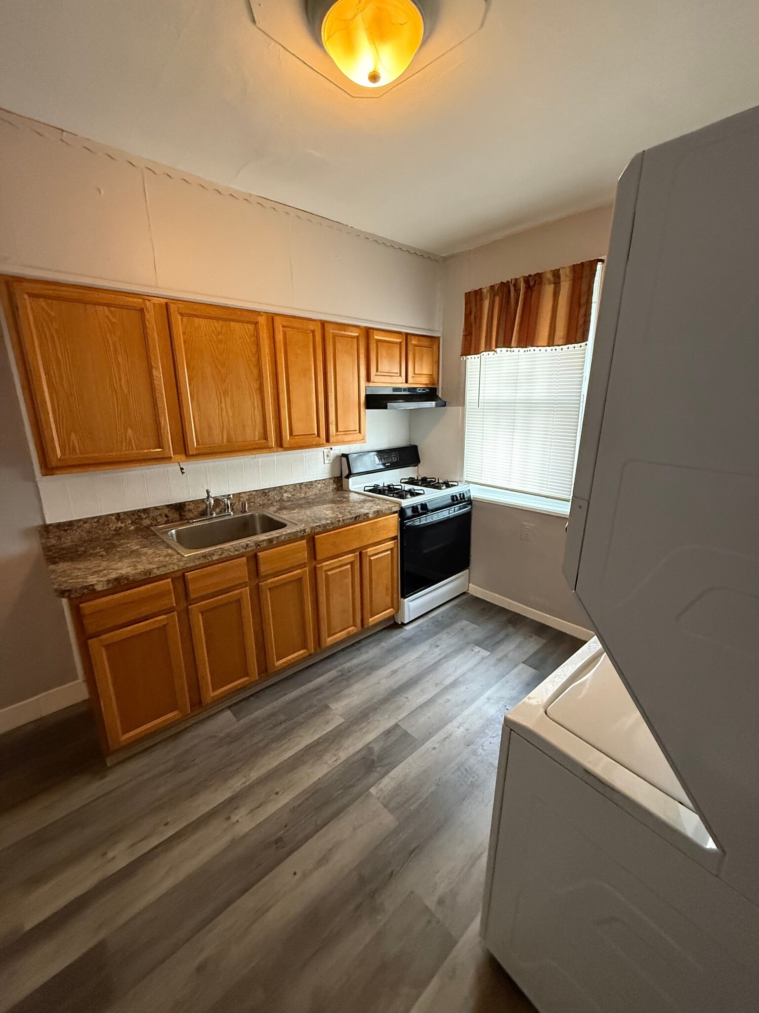 Building Photo - 5753 N Beechwood St