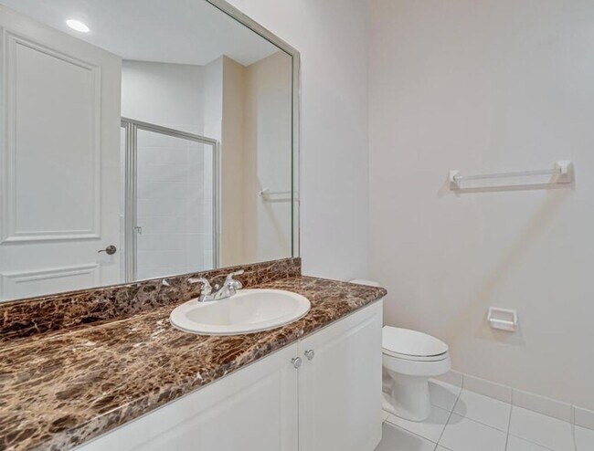 Building Photo - 10513 Versailles Blvd