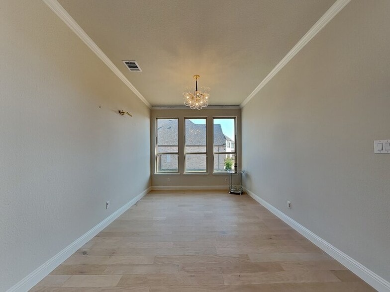 Building Photo - 721 Precious Dr