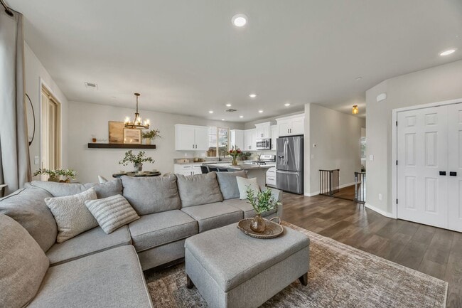 Building Photo - Newer Home on Large Corner Lot with Lots of Natural Light!