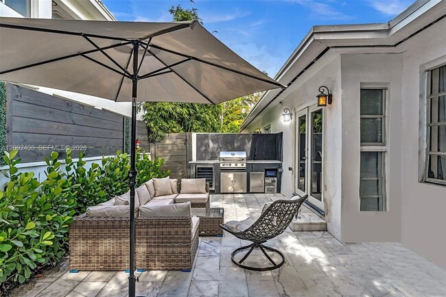 Building Photo - 1002 10th St