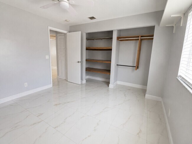 Building Photo - 4054 SW 50th St