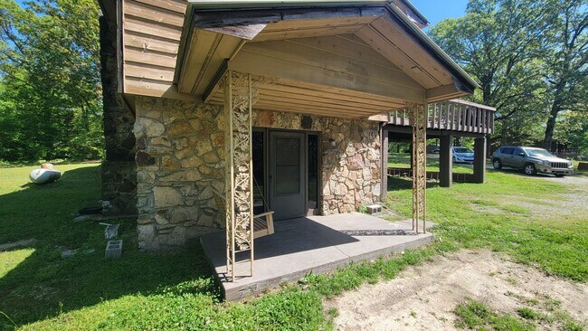 Building Photo - 300 Antioch Rd