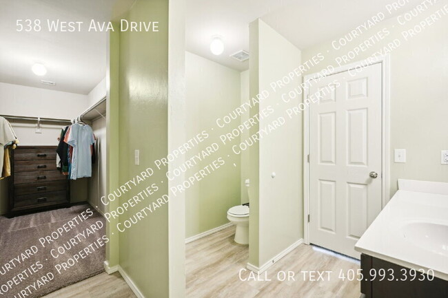 Building Photo - 538 W Ava Dr