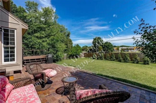 Building Photo - Classic Two Story 5 Bed 2.5 Bath Home in Blue Valley-Coming SOON!!