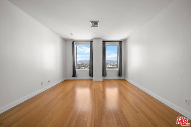 Building Photo - 3810 Wilshire Blvd