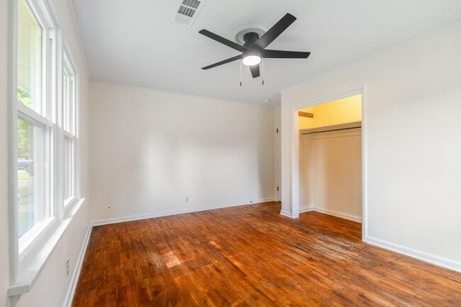 Building Photo - 301 Michael St