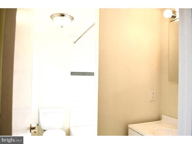 Building Photo - 415 S Broad St