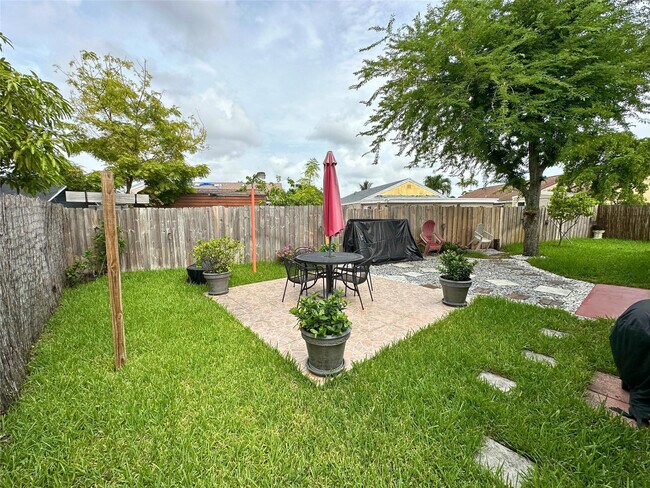 Building Photo - 2410 SW 87th Terrace