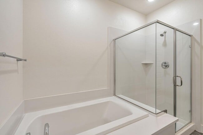 Building Photo - 457 Diller St