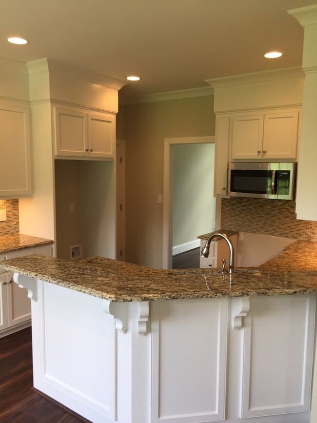Building Photo - 4812 Jamestown Dr NW