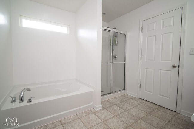Building Photo - Spacious 4-Bedroom Home with Walk-In Closet & Community Pool in Greenwood