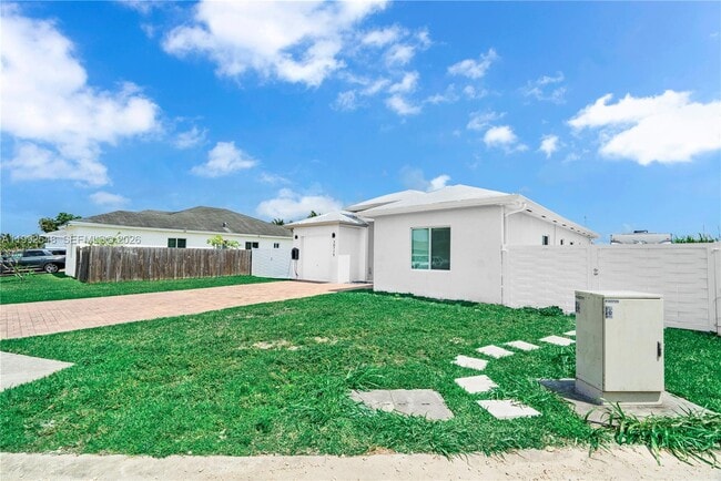 Building Photo - 30775 SW 158 Path