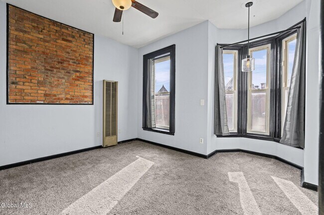 Building Photo - 821 23rd St