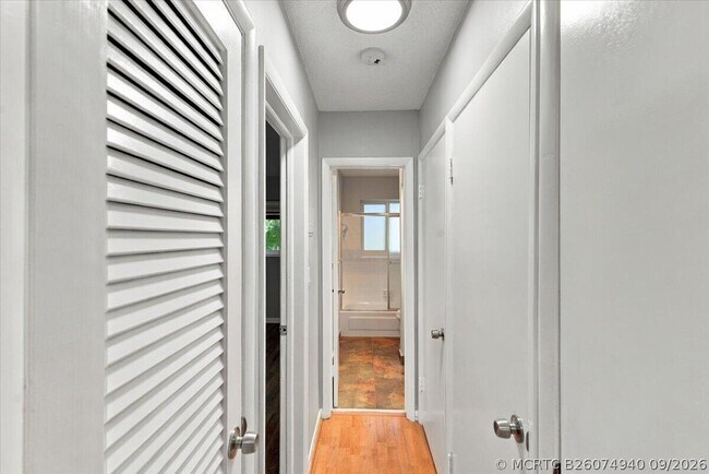 Building Photo - 2110 NE 39th St