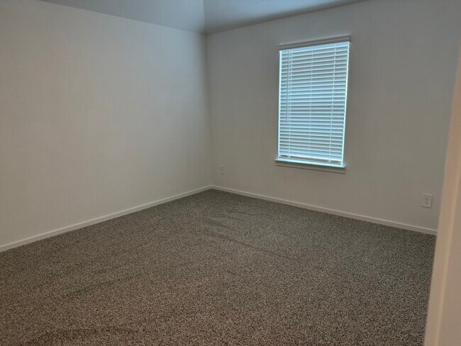 Building Photo - 407 Robin Ct