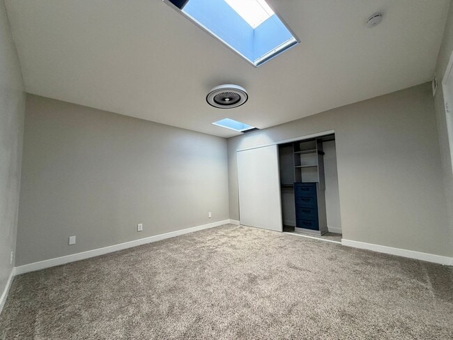 Building Photo - Wonderful Townhome in SE Vegas.