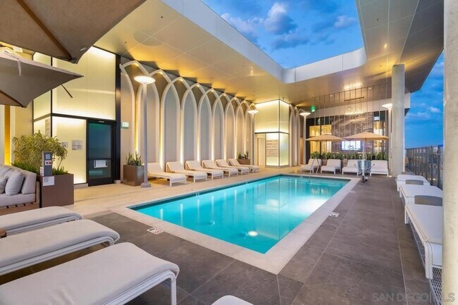 Building Photo - 525 Olive St