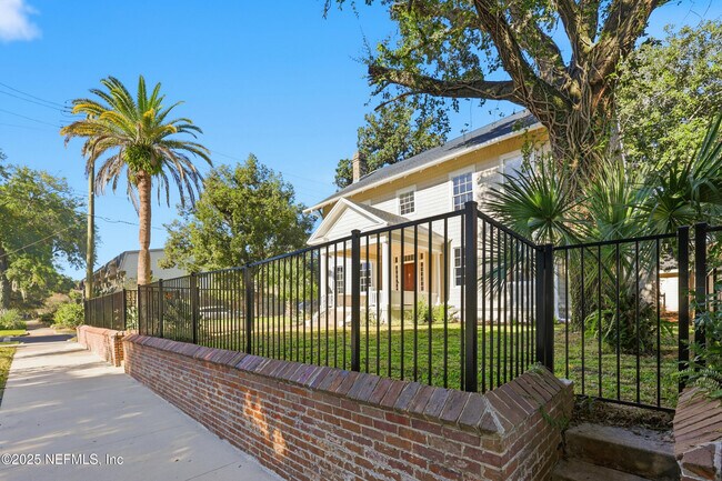 Building Photo - 2979 St Johns Ave