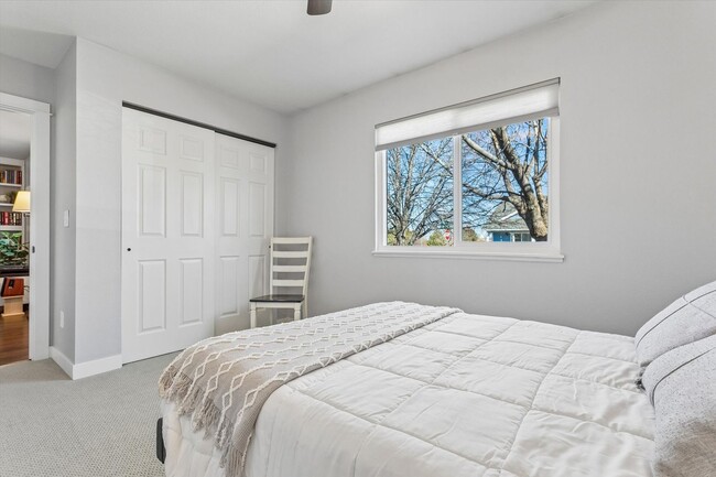 Building Photo - Low-Maintenance Upgraded 3-Bedroom Home Near Downtown Loveland