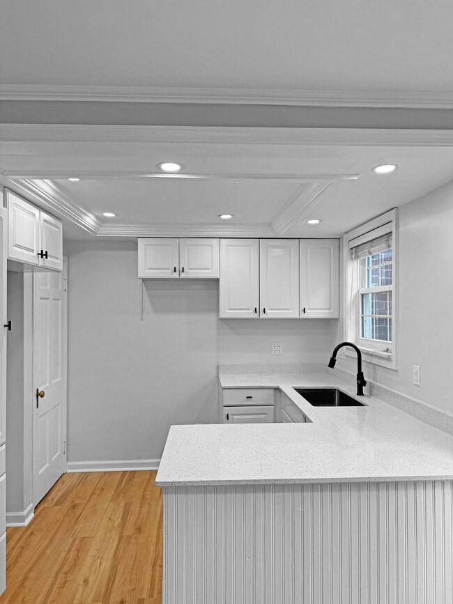 Building Photo - 3746 Brewster St