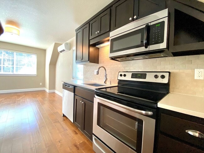 Building Photo - University Park One Bedroom