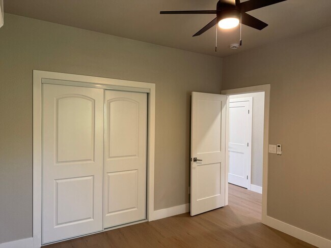Building Photo - New Downtown Construction 650 Sqft. 1 Bedr...